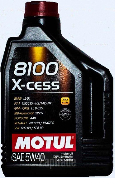 ������ �������� ����� Motul 8100 X-CESS,  � ��������-�������� � ������